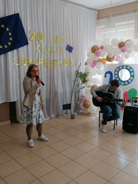 hdimgbcc00cc49363030dbed5594c74da98 zdjęcie z uriczystości 20 lat Klubu Europejskiego